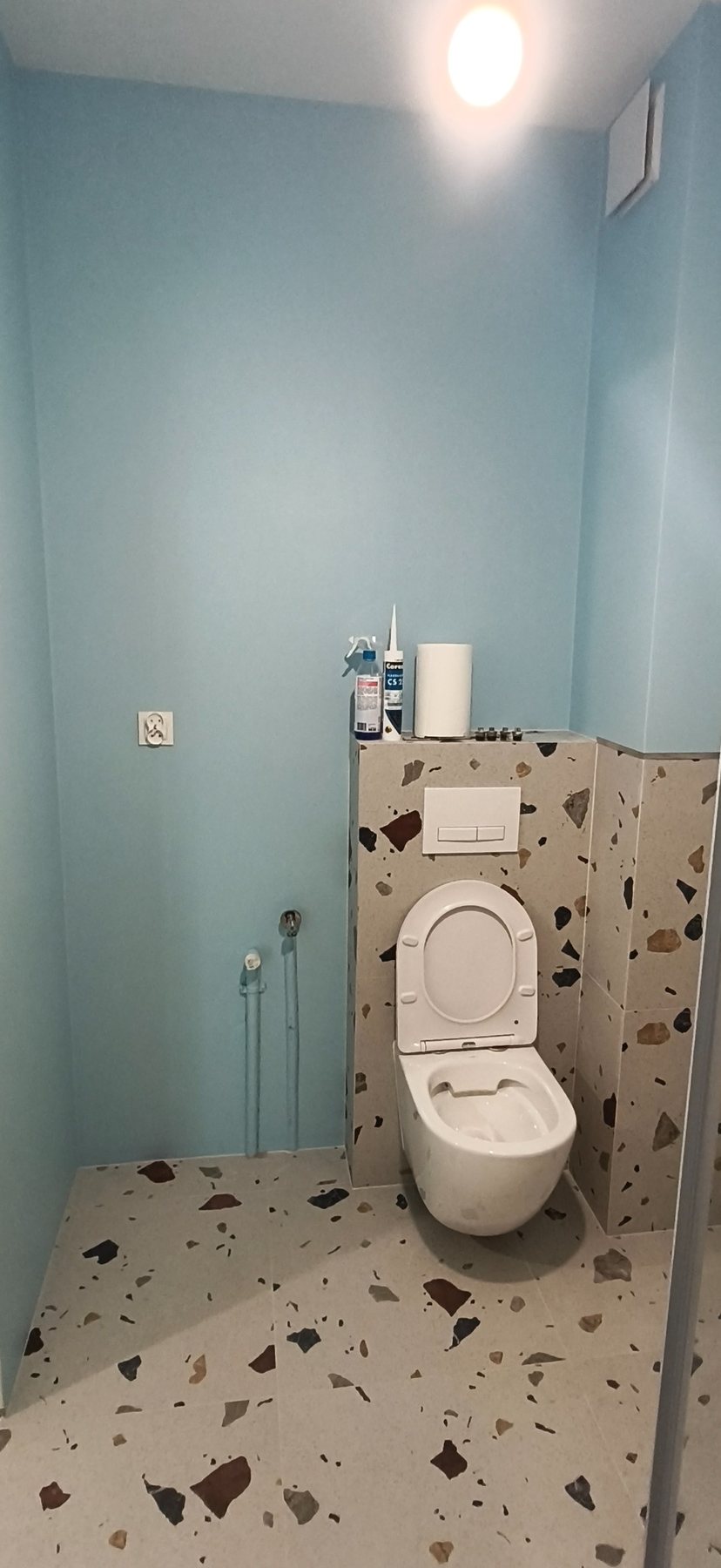 Stelaż WC w zabudowie, podejścia pod umywalkę i pralkę oraz płytki lastryko